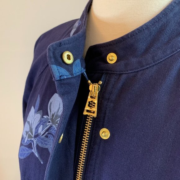 Draper James Floral Field Utility Jacket in Nassau Navy Magnolia Vines, Sz M - Picture 7 of 11